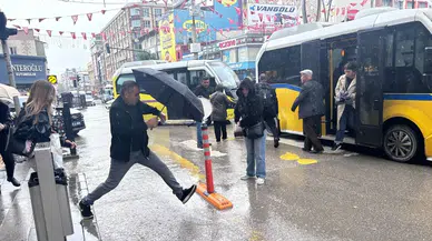 Van'da sağanak yağış hayatı felç etti