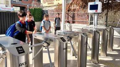 Okullarda Güvenlikte Yeni Dönem: Turnike ve Polis Tedbiri