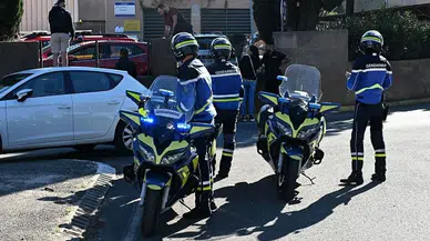 Fransa'daki Ortaokulda Silahlı Saldırı: İki Kişi Yaralandı