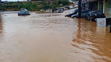 Mersin'de Şiddetli Sağanak Hayatı Olumsuz Etkiledi