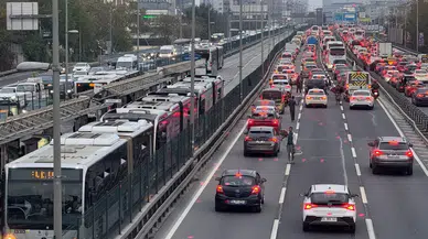 İstanbul'da İki Büyük Maç Öncesi Trafik Felç Oldu