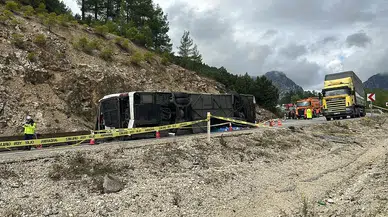 Burdur'da Yolcu Otobüsü Devrildi: 1 Ölü, 8 Yaralı