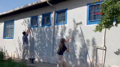 Şırnaklı Öğretmenlerden Örnek Davranış: Okullarını Kendi Ellerine Boyadılar