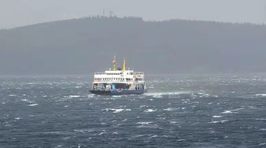 Kuzey Ege'de fırtına nedeniyle yarın yapılması planlanan feribot seferleri iptal edildi