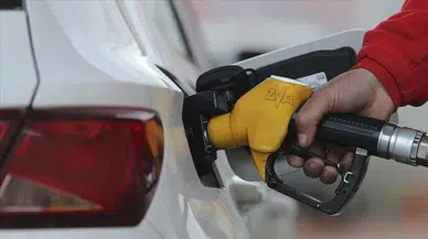 Akaryakıt fiyatlarında gece yarısı indirimleri: Benzin ve motorin ne kadar oldu?