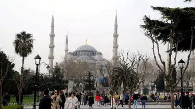 Sultanahmet Camii'nde ziyaretçi akını yoğunlaştı