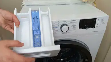 Ne kadar yıkanırsa yıkansın çamaşırlarınız kötü mü kokuyor! Sebebi deterjan çekmecesi olabilir
