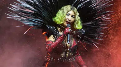 Hande Yener'in sahne tarzını görenler şaştı kaldı