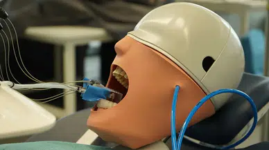 İsviçreli bilim insanları robot dişçi ile diş tedavisini tek randevuya indirecek