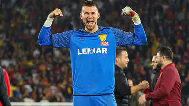 Göztepe'de kaleci Lis, Lech Poznan'a transfer oldu