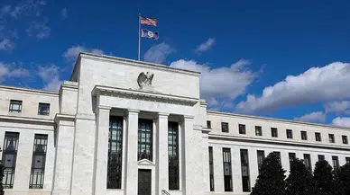 Fed yetkililerinden enflasyon uyarısı: Faiz artırımı ihtimali değerlendirildi