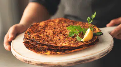 Bodrum'daki ücretsiz halk plajlarında lahmacun fiyatları dikkat çekiyor