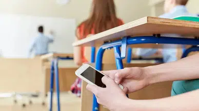 Çekya’da öğrenciler için cep telefonu yasağı gündemde