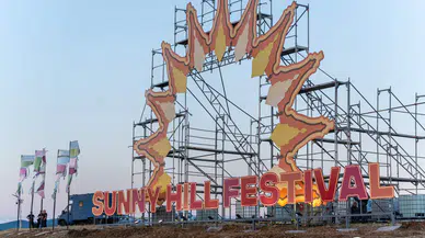 Sunny Hill Festivali nerede düzenlenecek ve hangi ünlü sanatçılar sahne alacak?