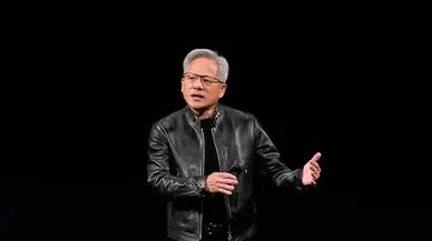 Nvidia CEO'su Jensen Huang'ın imzalı deri ceketi açık artırmada dudak uçuklatan fiyata satıldı