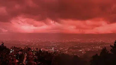 Venezuela'da depremler sonrası gökyüzünün kızıl renge bürünmesi neden oldu?