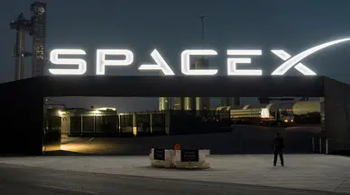 SpaceX yatırımcılarından akılalmaz istek! Roket pembeye boyanacak mı?
