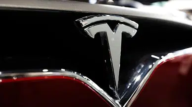Tesla, aşırı parlak farlar nedeniyle 20 bin 349 aracını geri çağırıyor