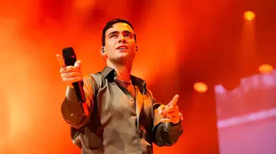 Mert Demir konserde neden bıyıklarını kesti?