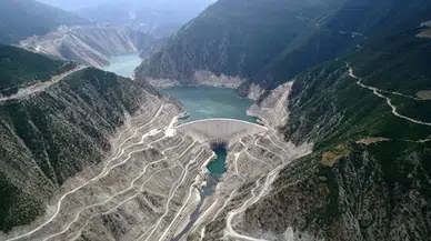 Baraj sularının çekilmesiyle ortaya çıkan Haydaroba Köprüsü yeniden ulaşıma açıldı
