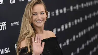 Jennifer Lawrence sosyal medyaya geri dönüyor
