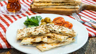 Kahvaltı sofralarının eski şampiyonu gözlemeler yeniden popüler oldu : İşte tarifi