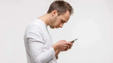 Akıllı telefon kullanımı sağlığınızı nasıl etkiliyor? Uzmanlardan dikkat edilmesi gereken 4 belirti!