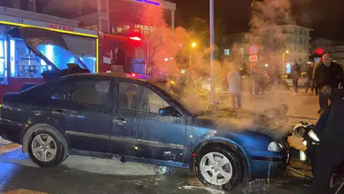 Karaman'da seyir halindeki otomobilde yangın çıktı
