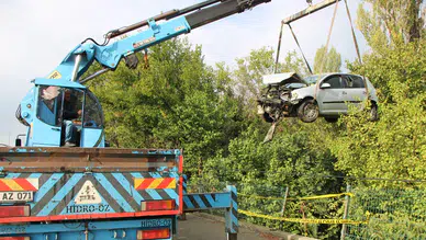 Amasya'da otomobil bahçeye uçtu: Üniversite öğrencisi 4 genç yaralandı!