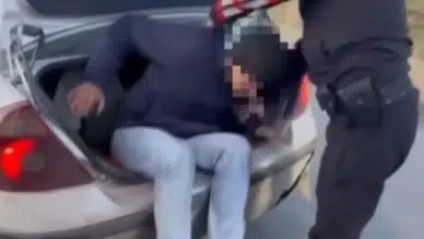 Erzincan’da otomobilin bagajında 2 kaçak göçmen yakalandı!