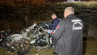 Uşak'ta otomobil şarampole uçtu: 2 ölü, 1 yaralı!