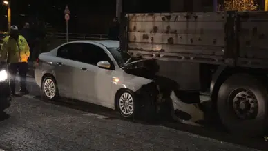 Bartın'da otomobil, tırın dorsesine saplandı: Sürücü ağır yaralandı