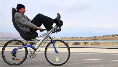Elazığ’da sıra dışı bisiklet tasarımı: Yoldan geçenler merakla izliyor