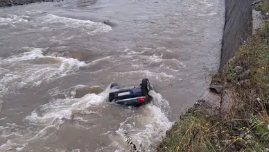 Giresun'da araç dereye uçtu: 2 kişi hayatını kaybetti