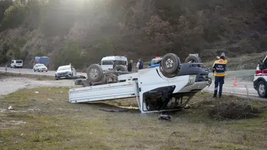 Kastamonu'da kamyonet ile otomobil çarpıştı: 1 ölü, 1 yaralı