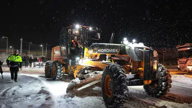Erzincan'da yoğun kar yağışı! 2 yol trafiğe kapatıldı