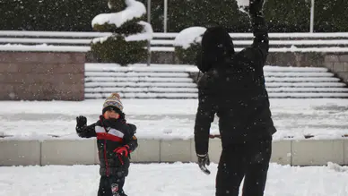 Hakkari Valiliği duyurdu: Kar yağışı nedeniyle eğitime 1 gün ara verildi