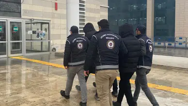 Elazığ'da 16 düzensiz göçmen yakalandı, 2 göçmen kaçakçısı tutuklandı