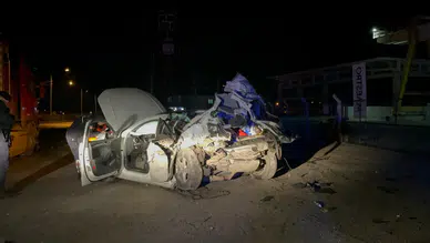 Menteşe'de kaza: Otomobil duran tıra arkadan çarptı, 1 ölü 1 yaralı!