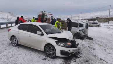 Iğdır-Doğubayazıt yolunda zincirleme kaza: 3 kişi yaralandı