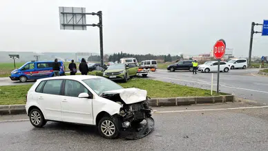 Edirne’de 2 otomobil çarpıştı, 7 kişi yaralandı