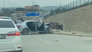Bilecik'te iki otomobil çarpıştı! 4 yaralı