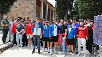 Genç voleybolcular Manisa'da bir araya geldi!