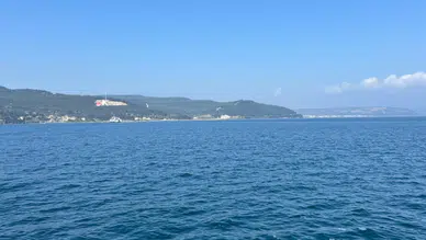 Yoğun sis kayboldu: Çanakkale Boğazı gemi trafiğine açıldı!