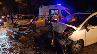 Edirne'de dehşet dolu kaza! 2 otomobil çarpıştı: 4 yaralı