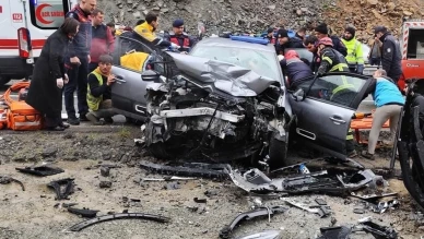 Trabzon'da korkunç kaza! İki araç kafa kafaya çarpıştı: 7 yaralı
