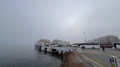 Çanakkale Boğazı'nda yoğun sis: Transit gemi geçişlerine kapatıldı