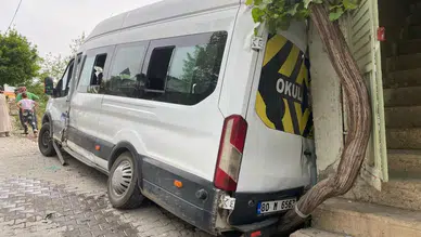 Osmaniye’de okul servisi ile otomobil çarpıştı: 11 yaralı