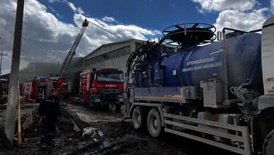 Afyonkarahisar'da kereste fabrikasında yangın!