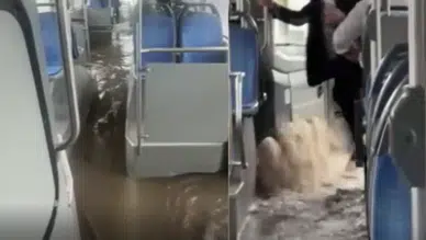 Diyarbakır'ı sel vurdu: Su birikintisi halk otobüsüne doldu